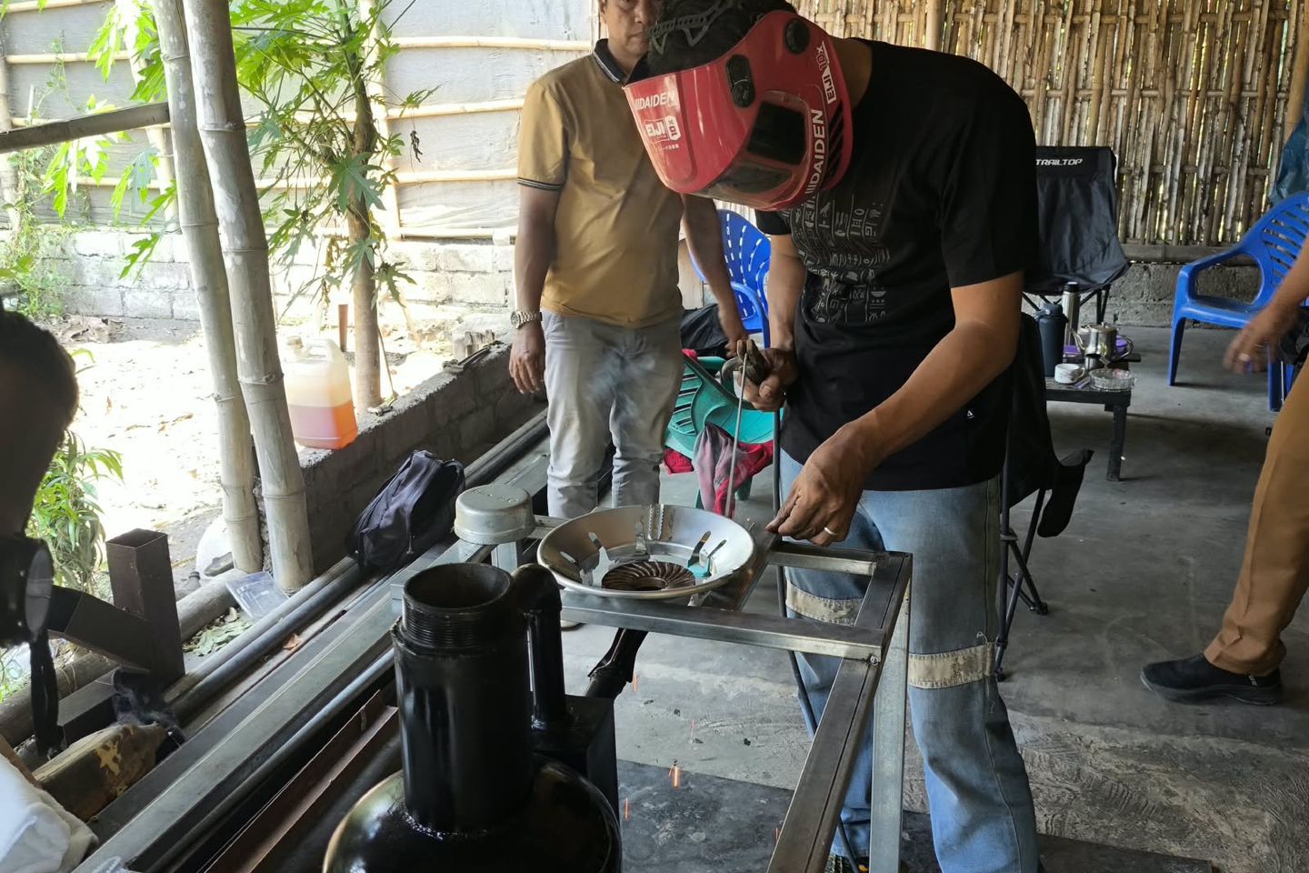 Warga Jember Sulap Arang Limbah Jadi Bahan Bakar Kompor