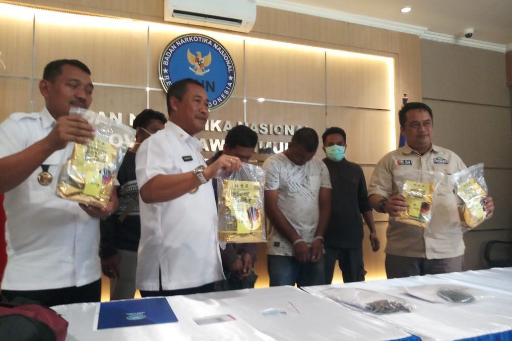 BNNP Jatim Tangkap Dua Kurir 4,1 Kilogram Sabu-sabu