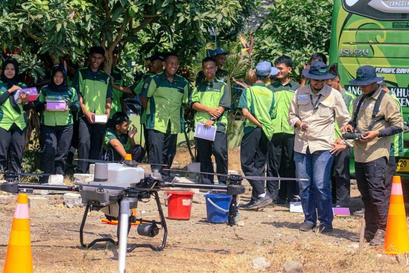 School Lab Farming Dongkrak Panen Bawang Merah para Siswa SMK
