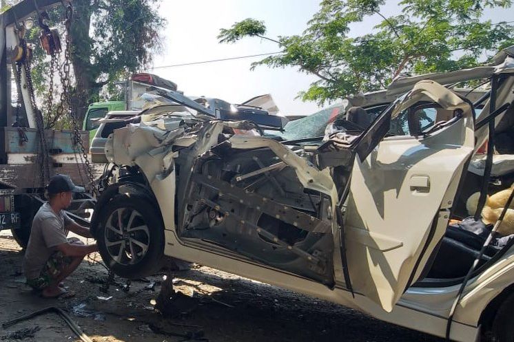 Diduga Sopir Ngantuk, Kecelakaan di Pantura Probolinggo Tewaskan Tiga Orang