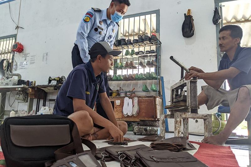 Napi Lapas Mojokerto Mampu Produksi Hanbag Hingga Kwalahan Terima Pesanan