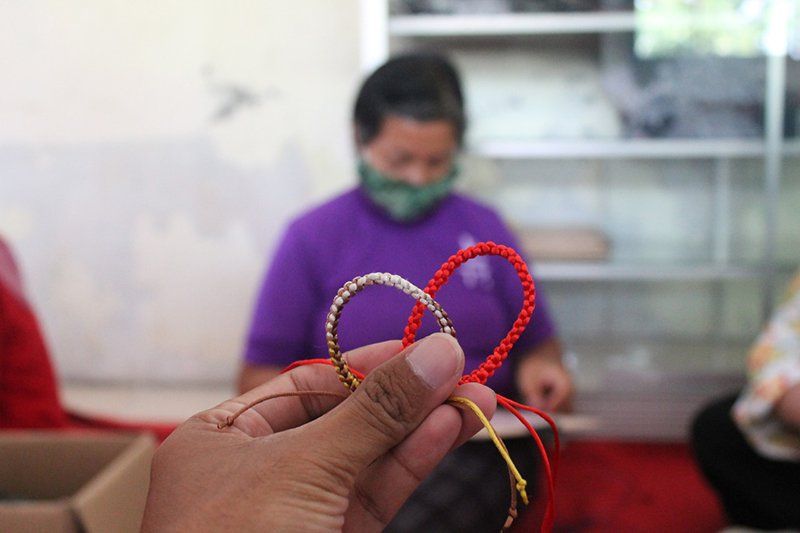 ODGJ Liponsos Surabaya Dilatih Membuat <em>Handycraft</em>