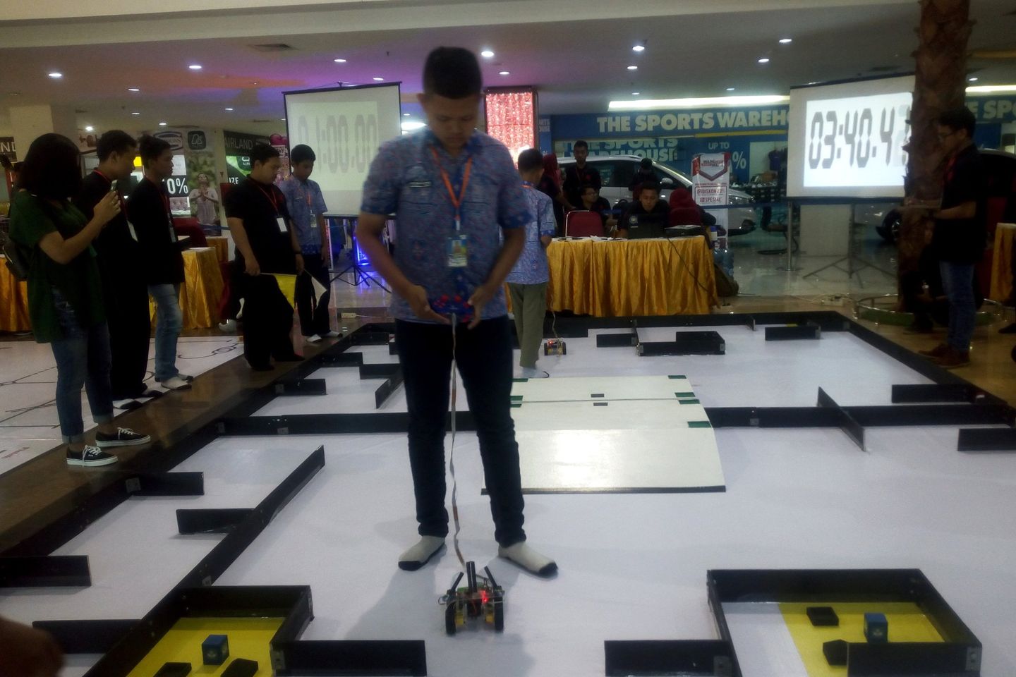 Kontes Robot Sesaki Kaza City Mall