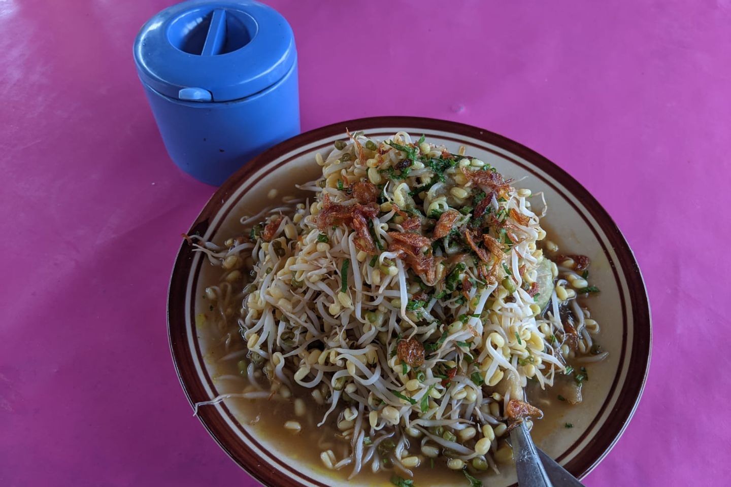 Gurihnya Petis Udang Lontong Balap Semeru di Kota Mojokerto
