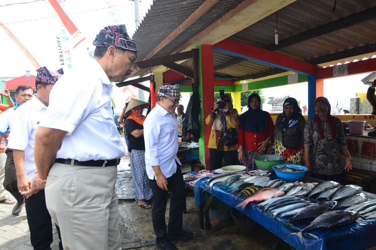 Ke Banyuwangi, Luhut Dialog dengan Nelayan Muncar