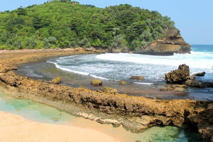 Pemkab Mojokerto akan Fasilitasi Keluarga Mahasiswa yang Tenggelam di Pantai Batu Bengkung
 