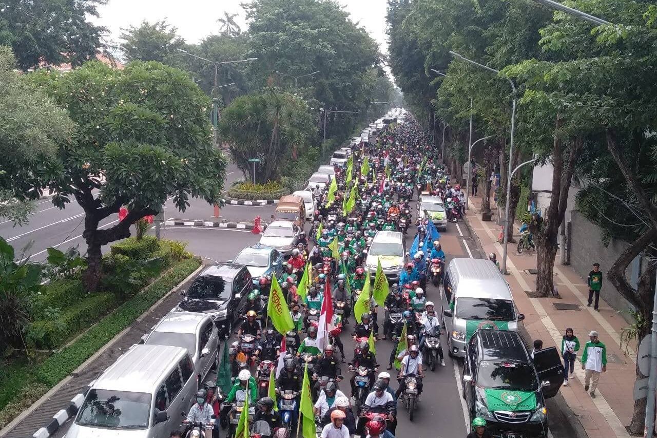Aksi May Day Macetkan Surabaya
