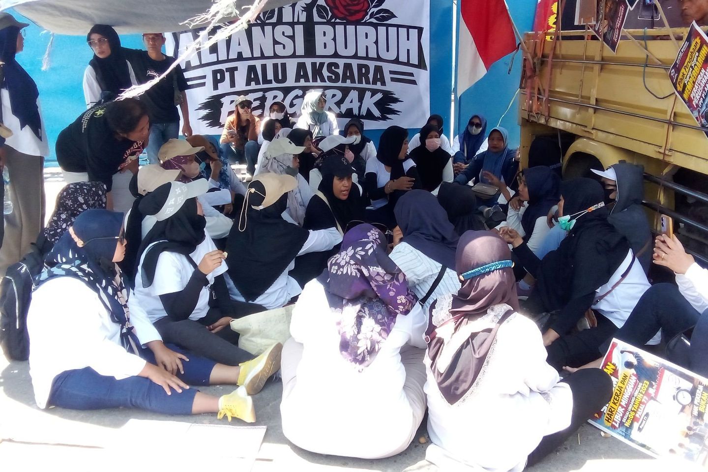 Ratusan Buruh PT Alu Aksara Pratama Tuntut Hentikan Outsourcing hingga Batalkan PHK Sepihak