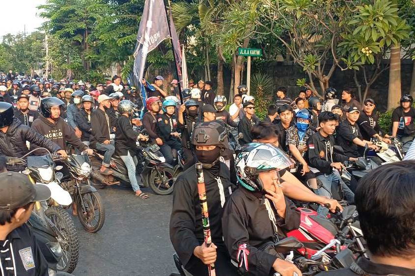 Aksi Pesilat di Surabaya Memanas, Seorang Polisi Terluka