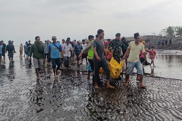 Warga Pantai Randutatah Probolinggo Digegerkan Penemuan Mayat dengan Luka di Kepala
