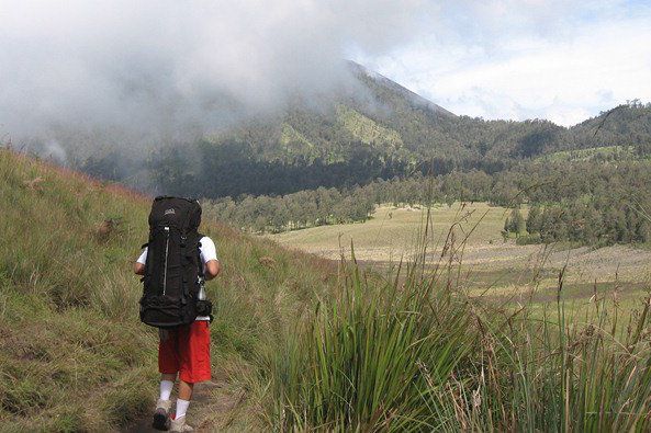 Tips Aman Mendaki Gunung di Musim Hujan