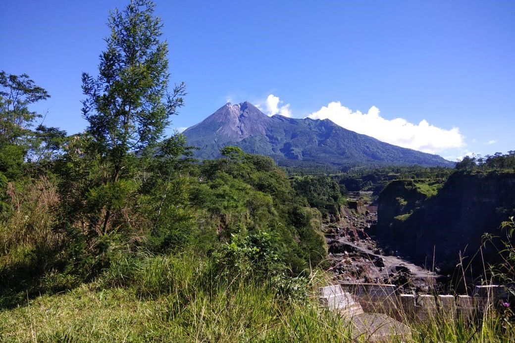 Gunung Merapi Alami Empat Kali Gempa Guguran Pagi Ini