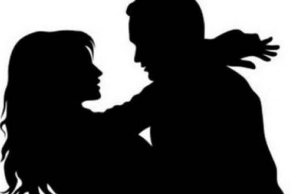Viral, Pasangan Sejoli Berseragam Sekolah Bermesraan di Alun-alun Kota Mojokerto