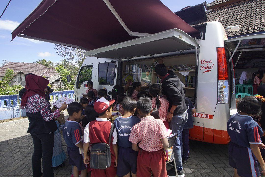 Mobil Kaca UMM Bantu Pulihkan Trauma Siswa