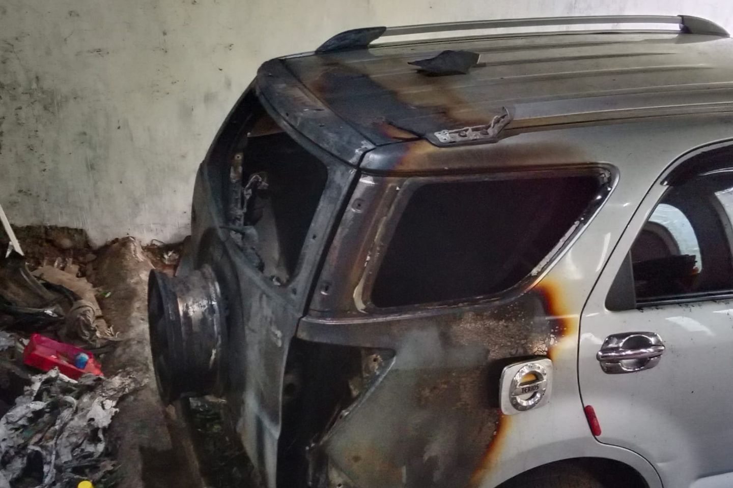Warga Probolinggo Diteror, Mobil SUV di Garasi Dibakar