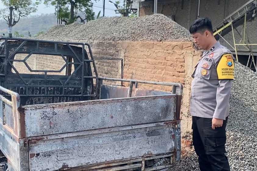 Mobil Pikap Ludes Terbakar di Ponorogo, Pengemudi Diduga Kabur dari Lokasi
