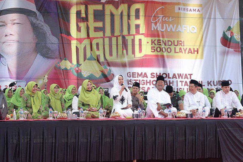 Festival 5000 Layah, Sang Kiai Gondrong Bikin Ambyar Ribuan Jamaah Dalam Harmonisasi