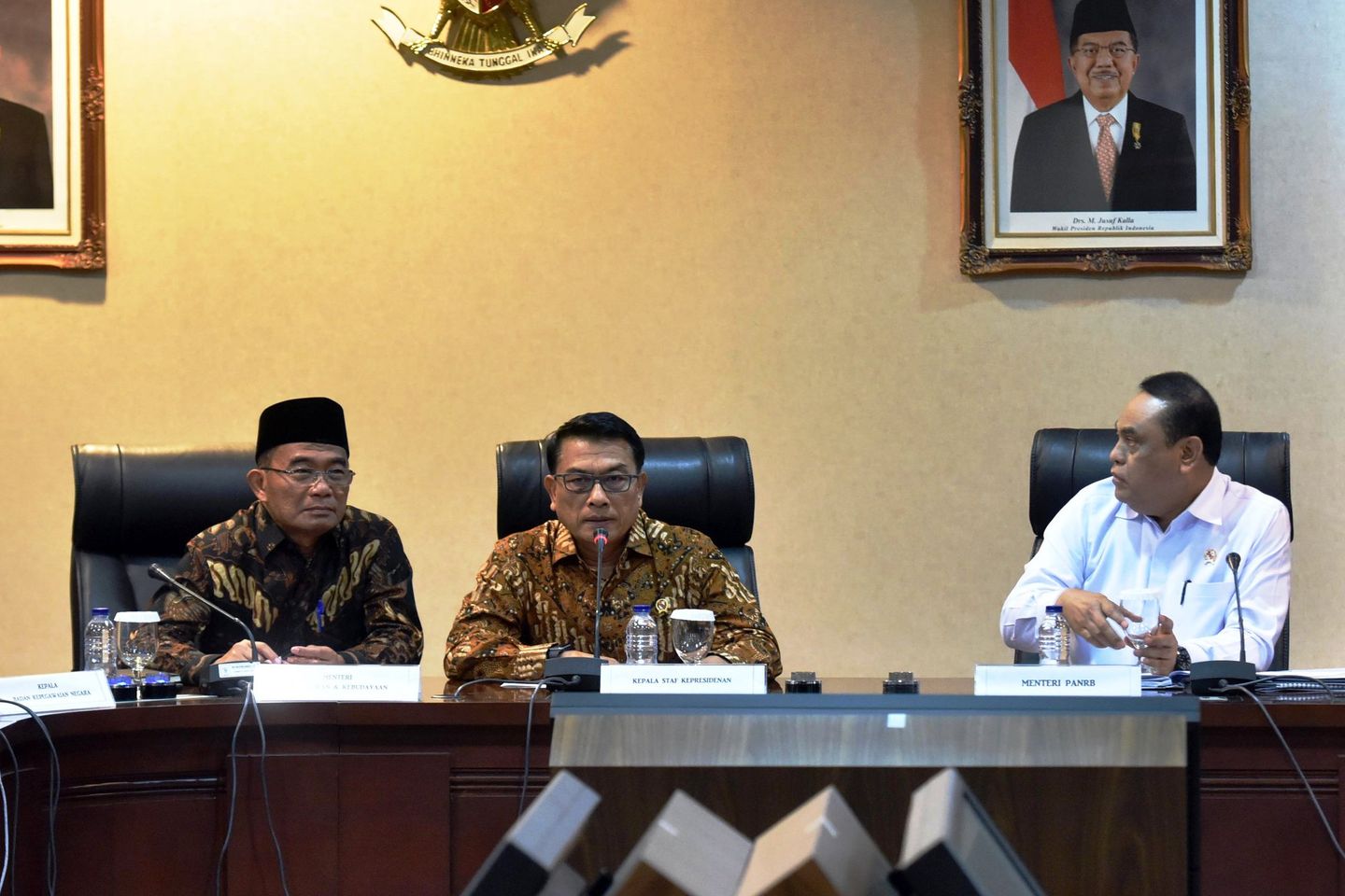 Mendikbud Imbau Guru Honorer Kembali ke Sekolah
