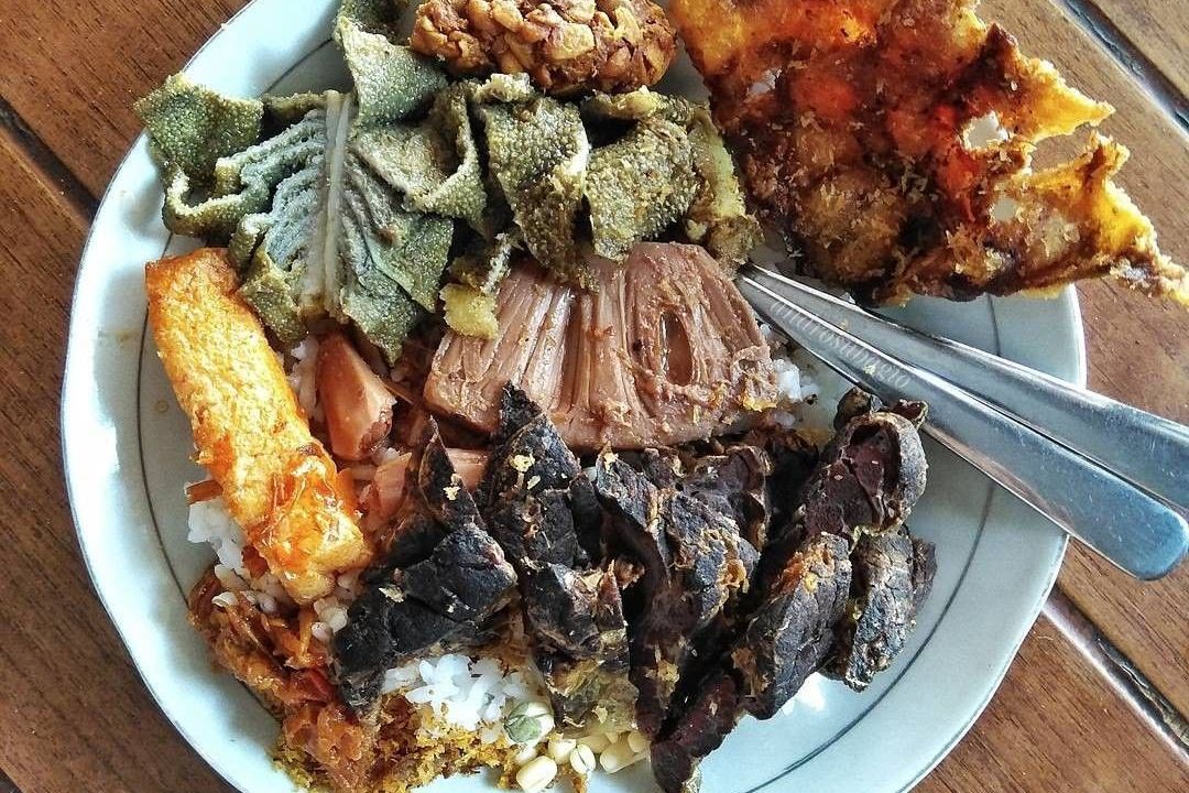 Di Mana Bisa Mencicipi Nasi Buk di Kota Malang?