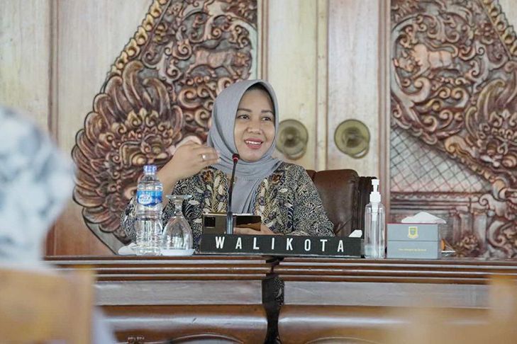 Wujudkan Lingkungan Sehat, Ning Ita Lakukan Pembinaan dan Pengawasan bagi Pelaku Usaha