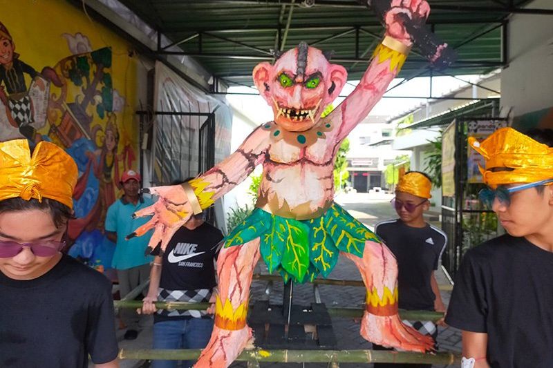 Kenalkan Budaya Indonesia Sejak Dini, Seratusan Siswa SD Gelar Pawai Ogoh-ogoh