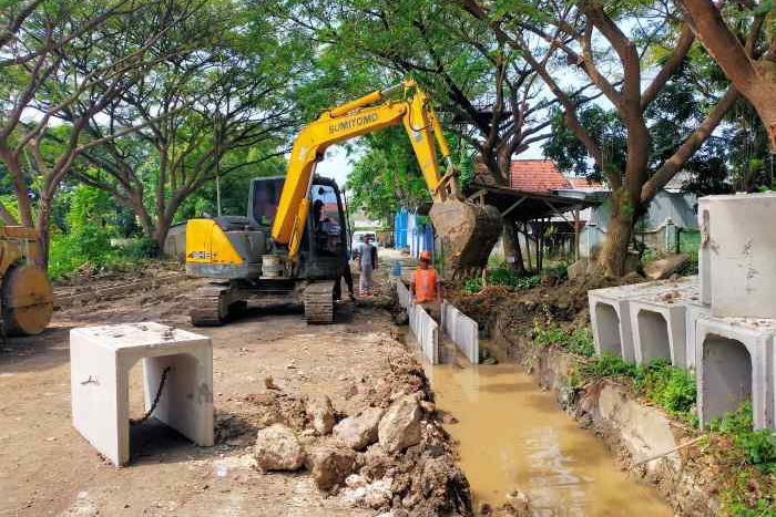 Progres Rekonstruksi Jalan di Kawasan Sampang Sport Center Diklaim Capai 25 Persen