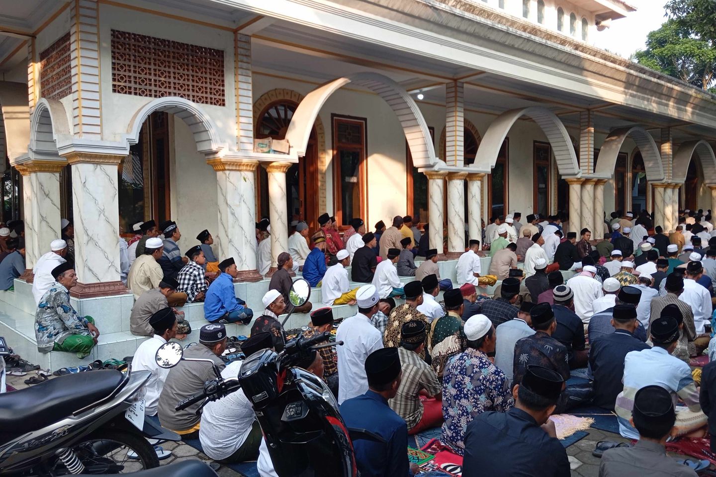 Hari Ini, Jemaah Ponpes Mahfilud Dluror Jember Rayakan Idulfitri 1446 Hijriah