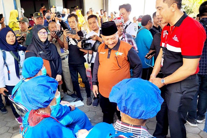 Bupati Situbondo Tinjau Kegiatan Operasi Mata Katarak Gratis