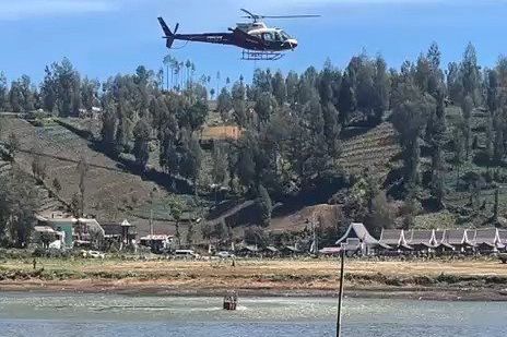 Kebakaran TNBTS Belum Padam, Tiga Helikopter Dikerahkan untuk Water Bombing