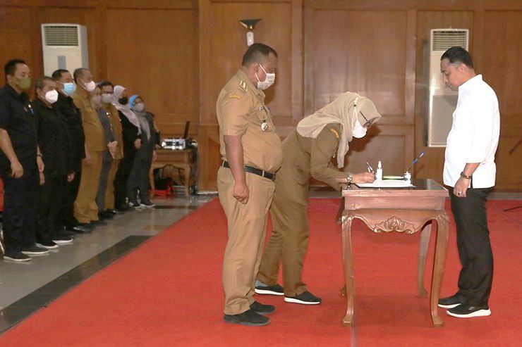 Warning!! Tak Sesuai Kontrak Kinerja Hingga Akhir 2022, Jabatan Lurah dan Camat di Surabaya