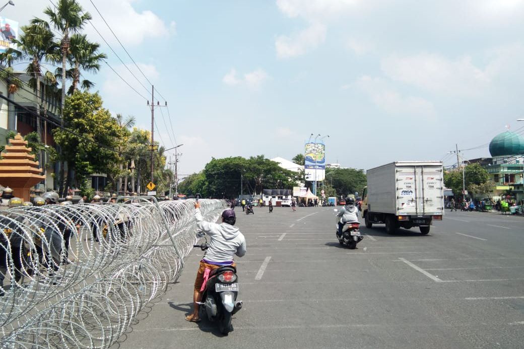 Polisi Siapkan Pagar Berduri