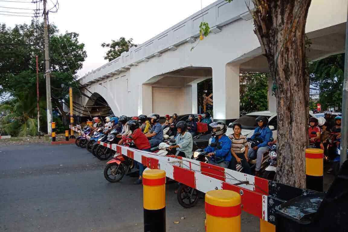 Terobos Palang Pintu KA Terancam Pidana dan Denda