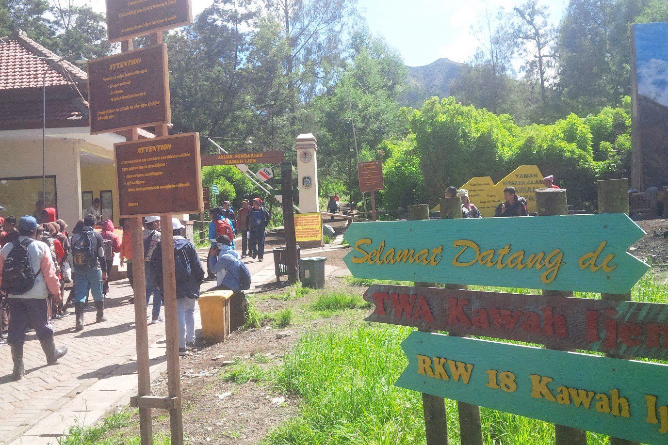 Suhu Udara di Puncak Ijen Dua Derajat Celsius