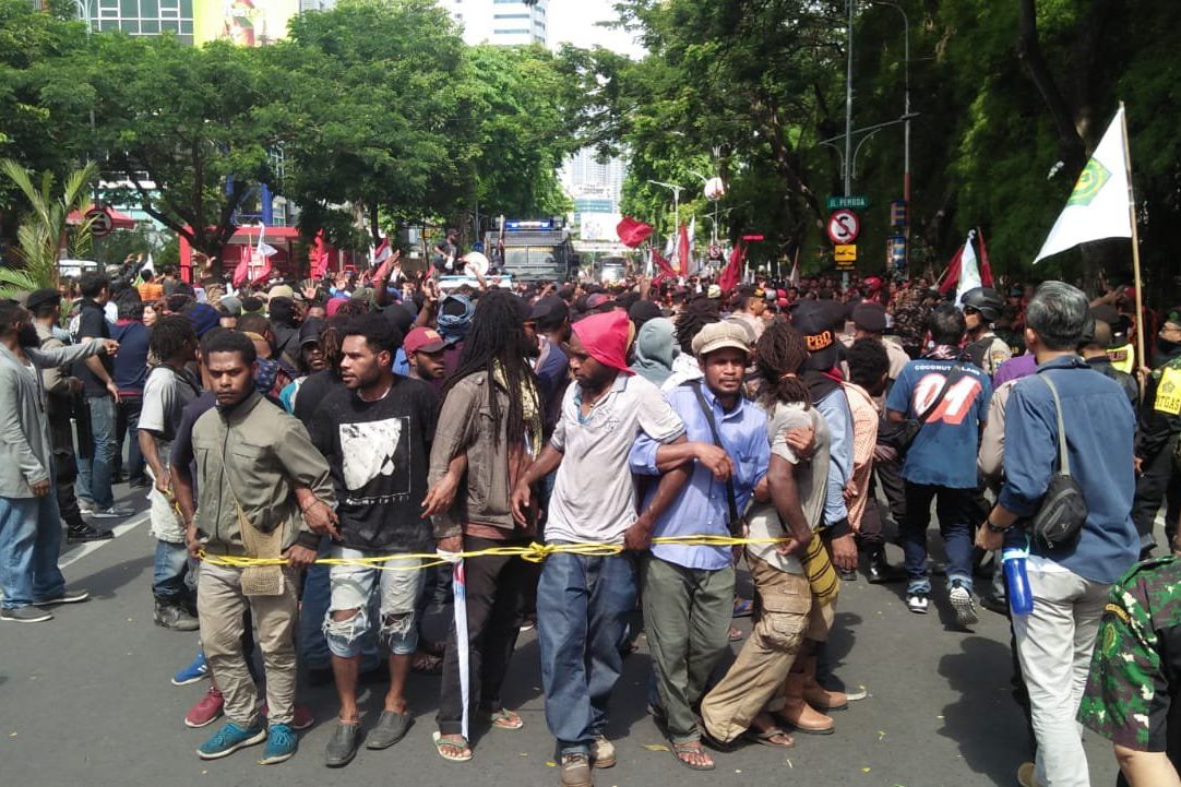 Aksi Mahasiswa Papua di Surabaya Nyaris Bentrok Dengan Ormas