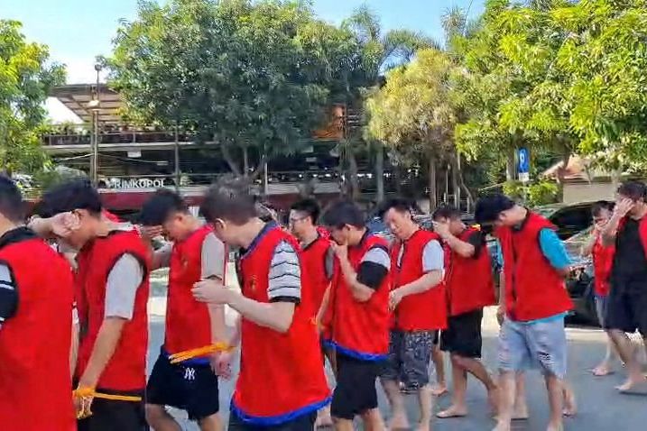 Sindikat Scamming Internasional Dibongkar di Surabaya, 41 WNA Ditangkap