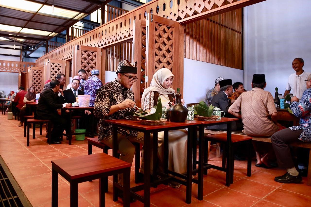 Biar Makan Tambah Asyik Pasar Sritanjung Dipoles