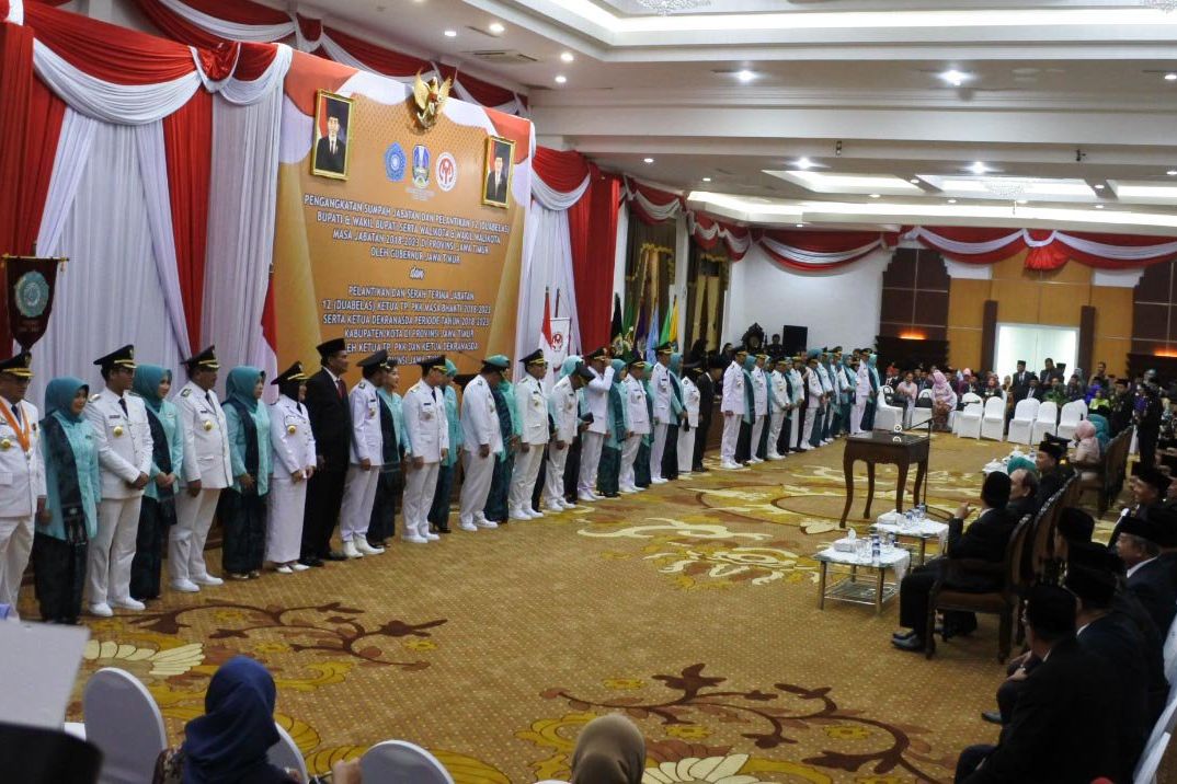 Soekarwo Blejeti Borok 12 Daerah