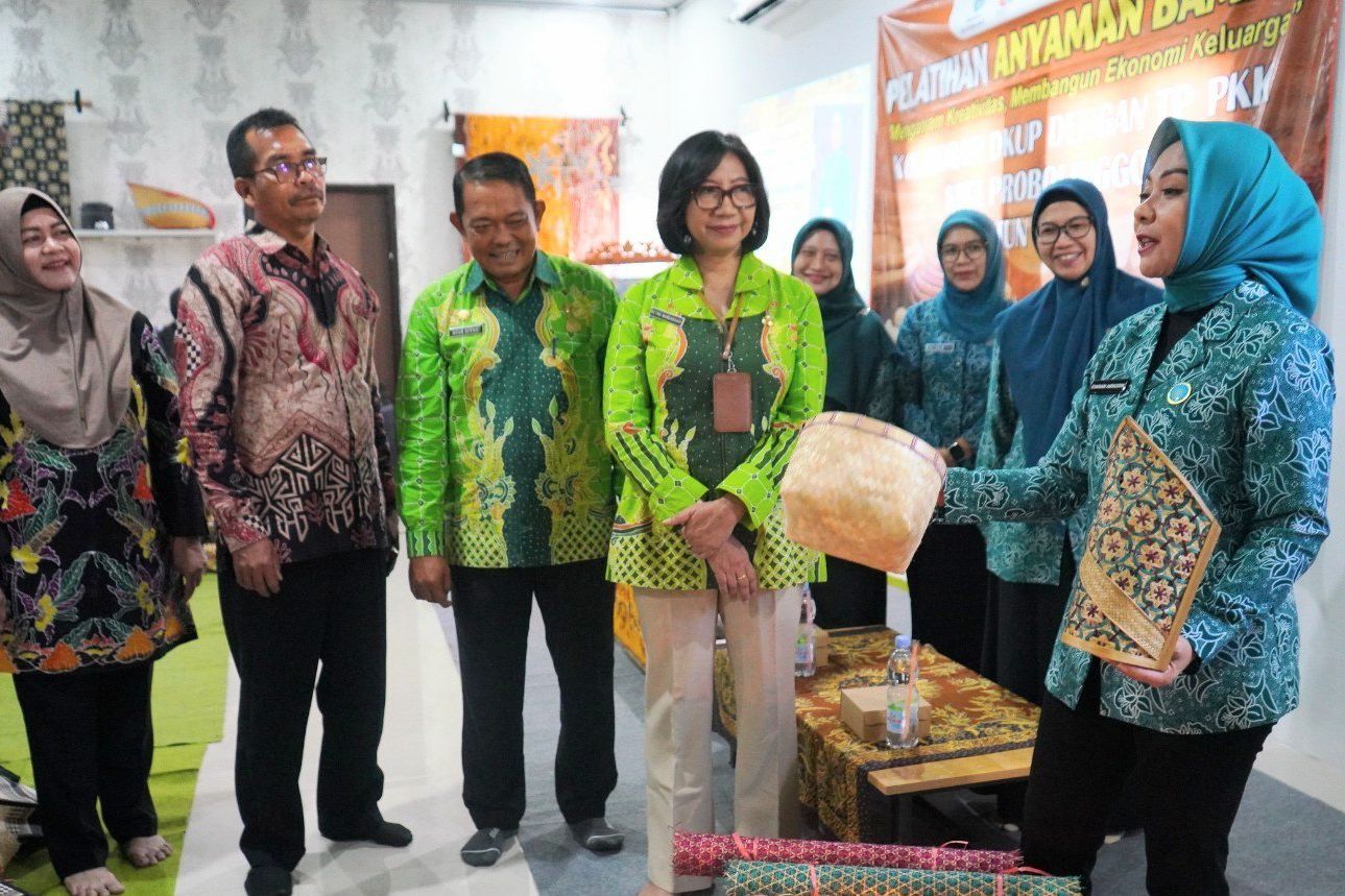 Merawat Tradisi, Mengejar Cuan: Bambu Probolinggo Masuk Pasar Kerajinan
