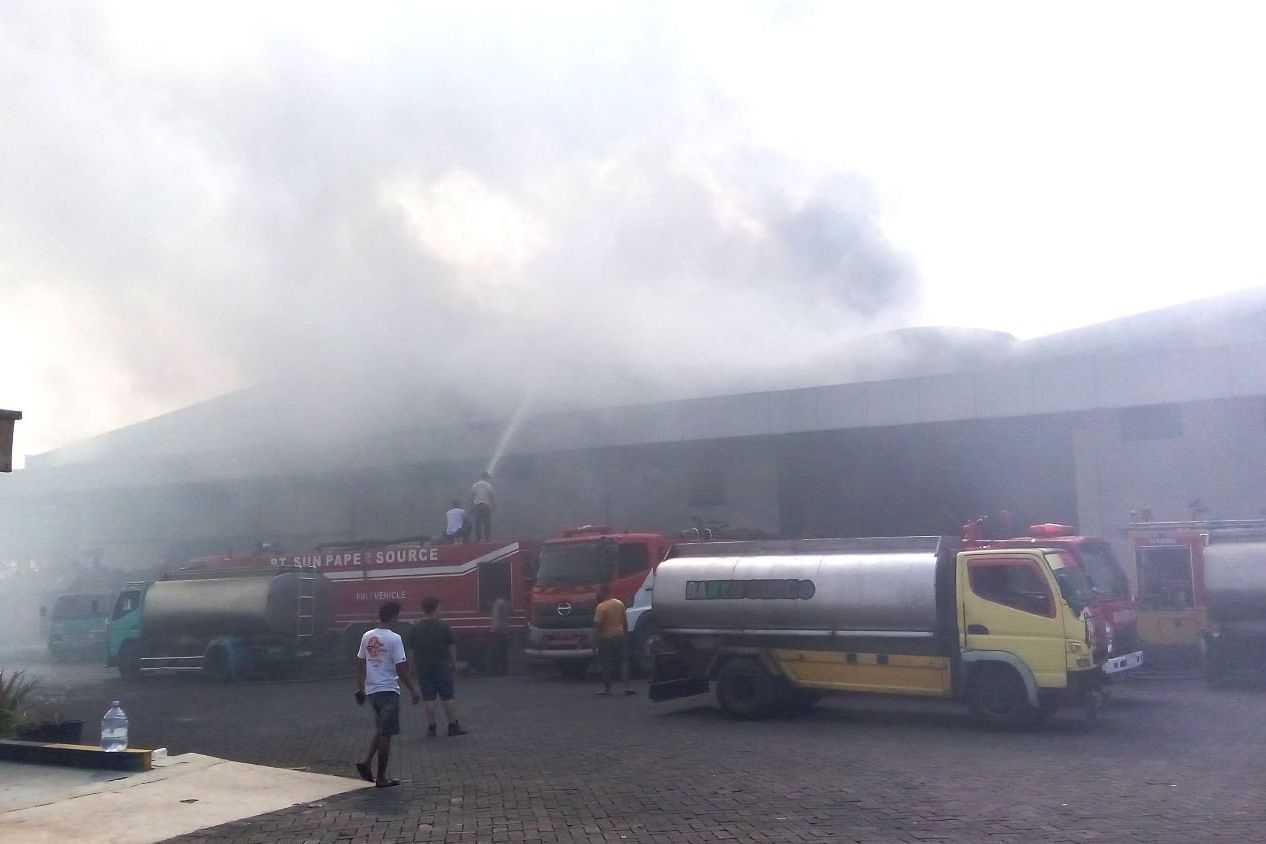 Usai Libur Dua Hari, Pabrik Mi di Mojokerto Terbakar