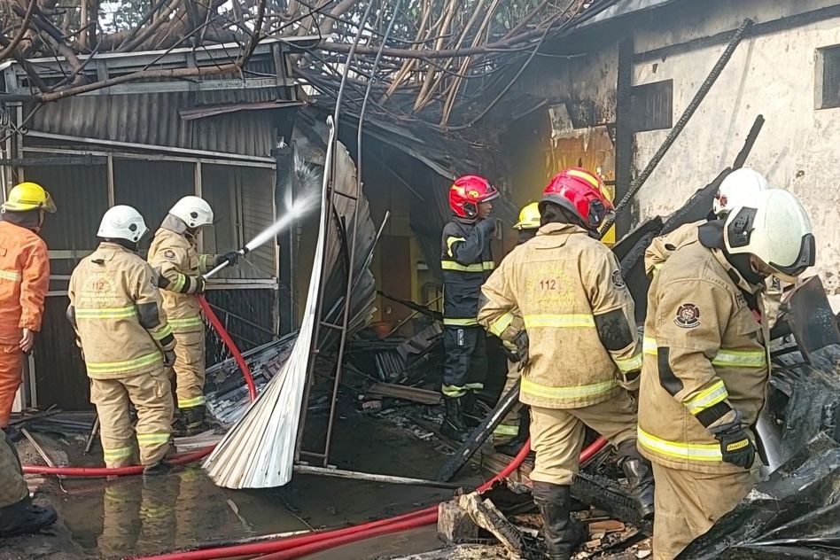 Shock Panas Dicuci Pakai Bensin, Bengkel di Surabaya Terbakar