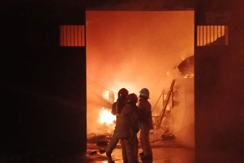 Musim Kemarau, Ancaman Kebakaran Menghantui Warga Surabaya