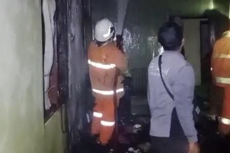 Diduga Korsleting Listrik, Rumah Warga di Mojokerto Hangus Terbakar