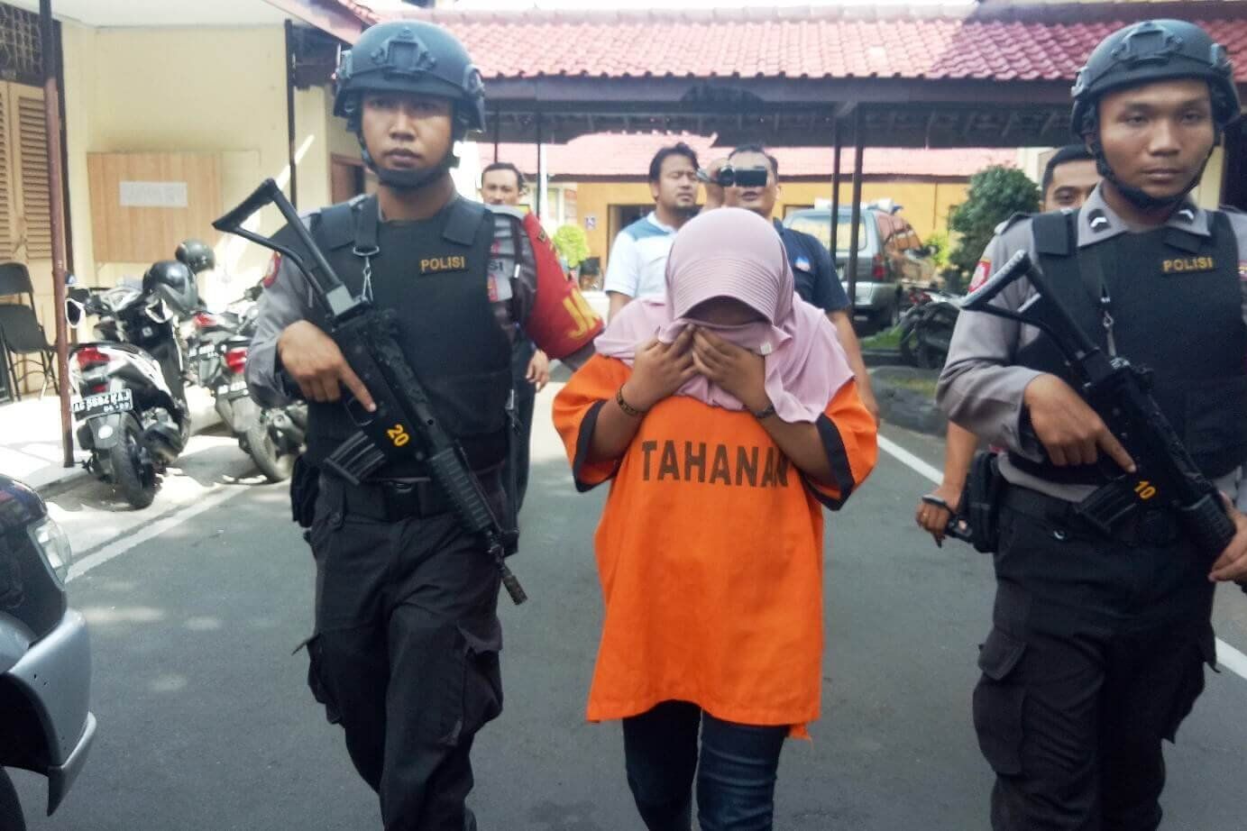 Tawari Pelanggannya Jasa Prostitusi Online, Gadis Pemandu Lagu Dibekuk
