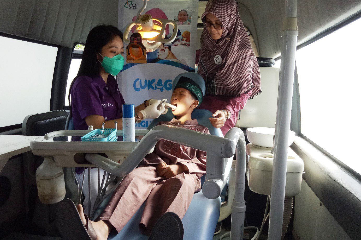 Periksa Gigi Gratis di <em>Cobra Dental Car</em> Kota Blitar