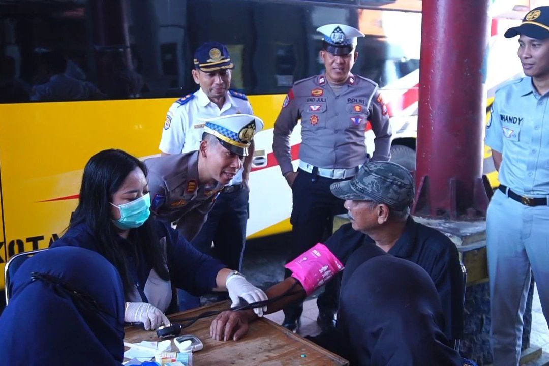 ‎Sopir dan Kru Bus di Terminal Bayuangga Jalani Tes Kesehatan dan Psikologi