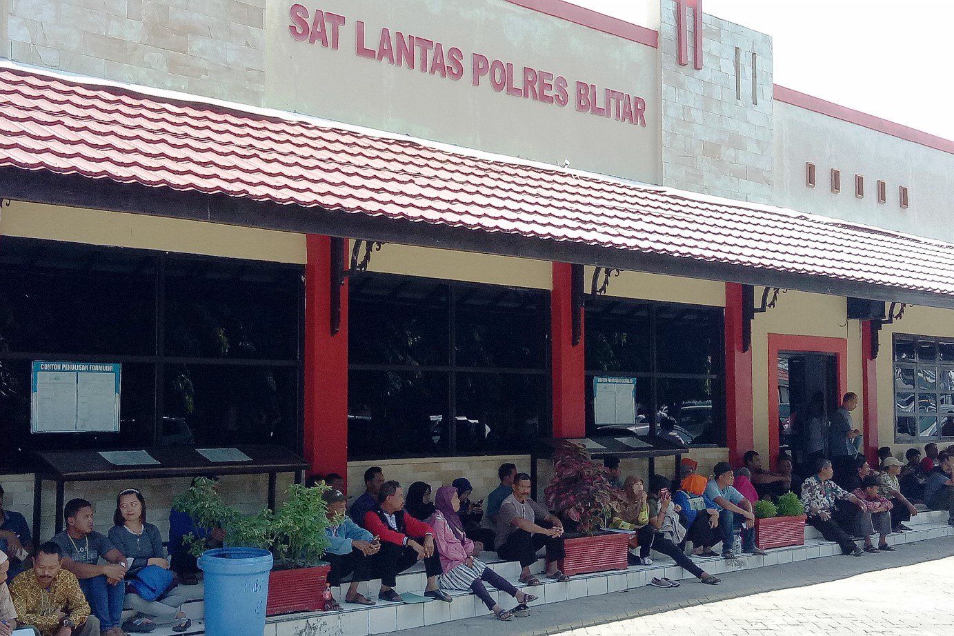 Usai Libur Lebaran, Pemohon SIM di Polres Blitar Membludak