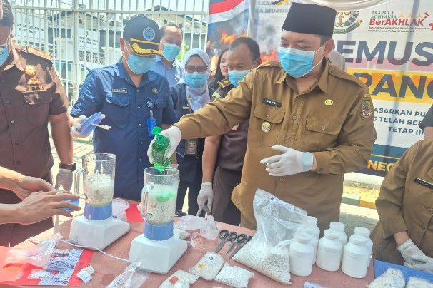 Ribuan Pil dan Ratusan Gram Sabu Dimusnahkan Kejari Mojokerto