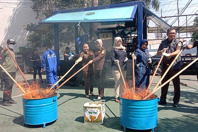 Kejari Tanjung Perak Surabaya Musnahkan 265 Perkara Pidana Narkotika dan 142 Pidana Umum