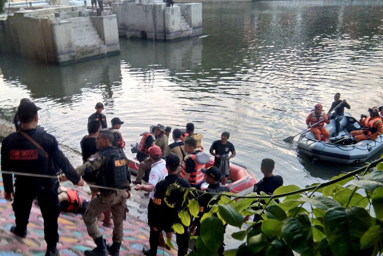 Tak Bisa Berenang, Remaja Tenggelam saat Cari Ikan di Kalimas