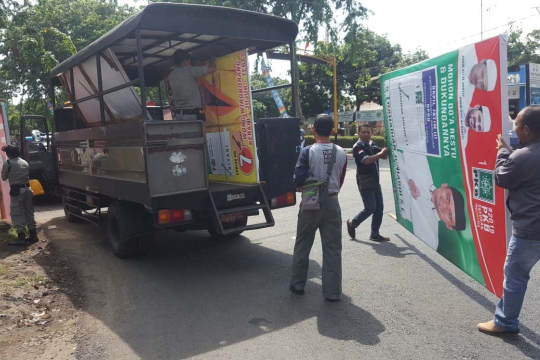 Bawaslu Jatim Temukan 18.143 APK Melanggar Aturan